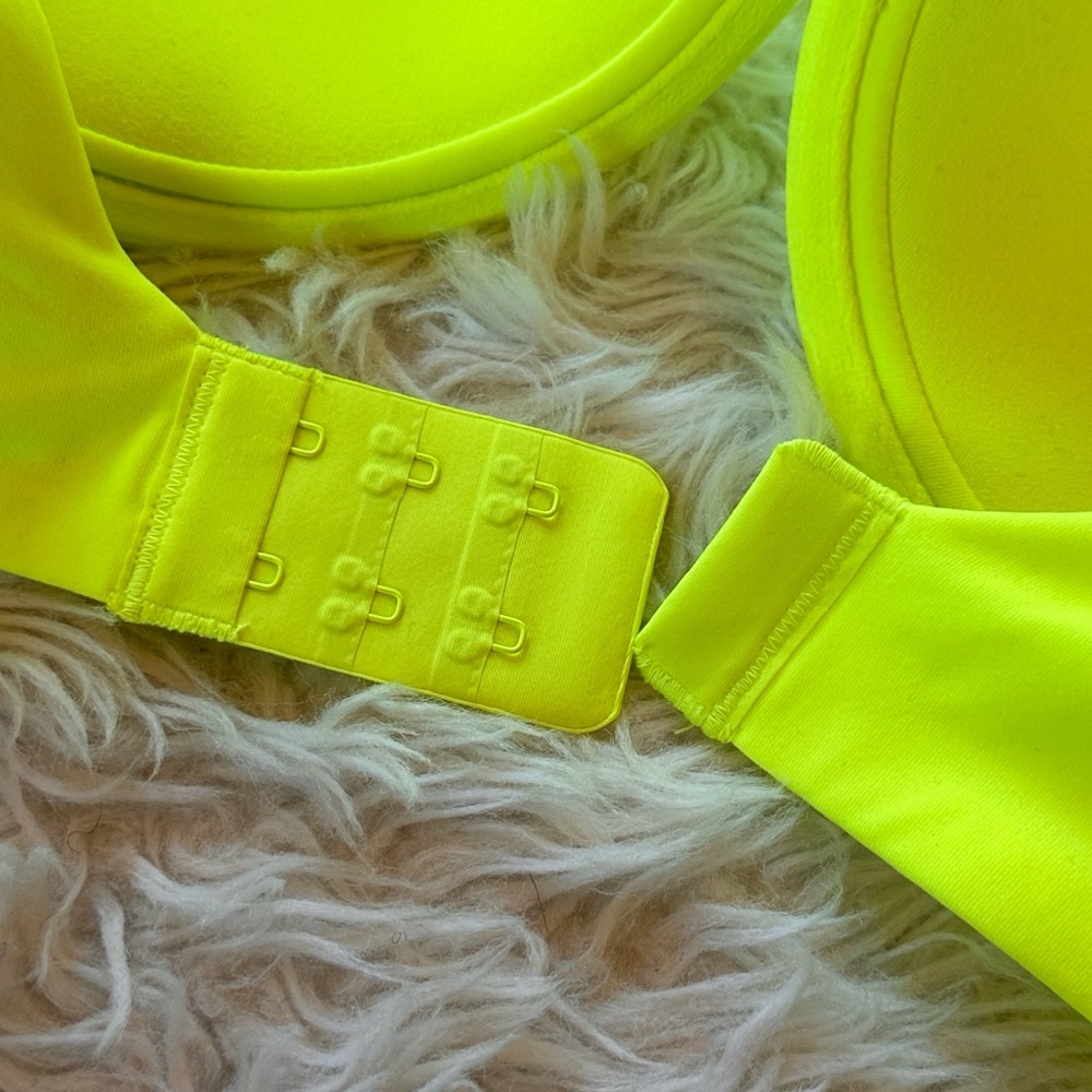 NWT Skims Fits Everybody Scoop Plunge Bra 34DDD 
Green Highlighter - Picture 9 of 9
